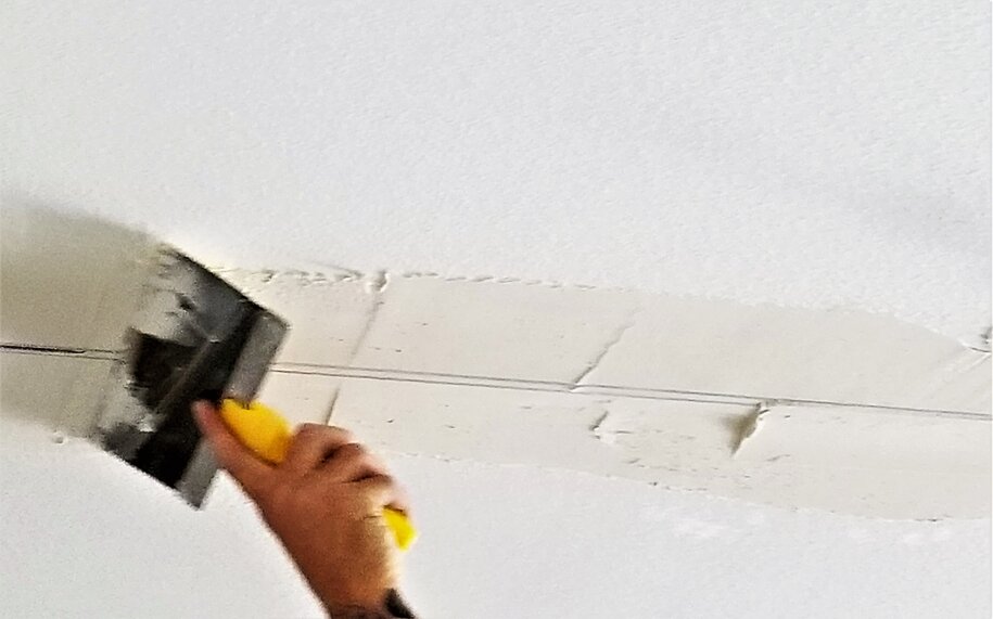 repairing cracked ceiling